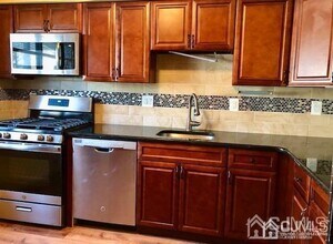 48 Hampshire Dr in Plainsboro, NJ - Building Photo - Building Photo