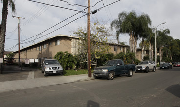 The Ponderosa in Santa Ana, CA - Building Photo - Building Photo