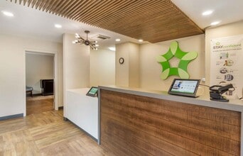 Furnished Studio-Seattle - Redmond in Bellevue, WA - Foto de edificio - Building Photo