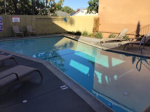 Ponderosa Apartments in Camarillo, CA - Foto de edificio - Building Photo