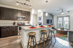 Skyline West in Atlanta, GA - Building Photo