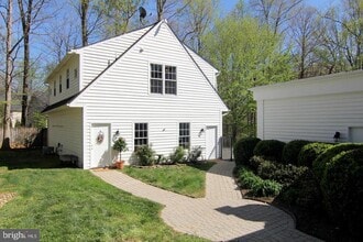 10856 Patowmack Dr in Great Falls, VA - Building Photo - Building Photo
