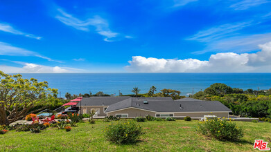 33457 Pacific Coast Hwy in Malibu, CA - Building Photo - Building Photo