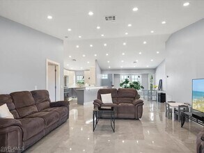 220 39th Ave NW in Naples, FL - Building Photo - Building Photo