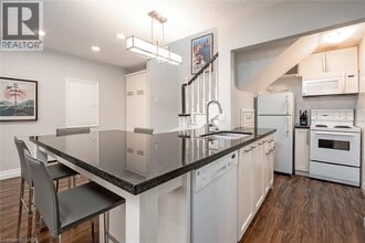 432 Burlington Ave in Burlington, ON - Building Photo - Building Photo