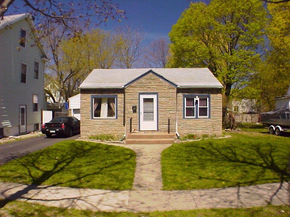 44 Locust St in Rochester, NY - Building Photo