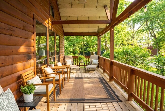 property at 100 Knob Hl Cir