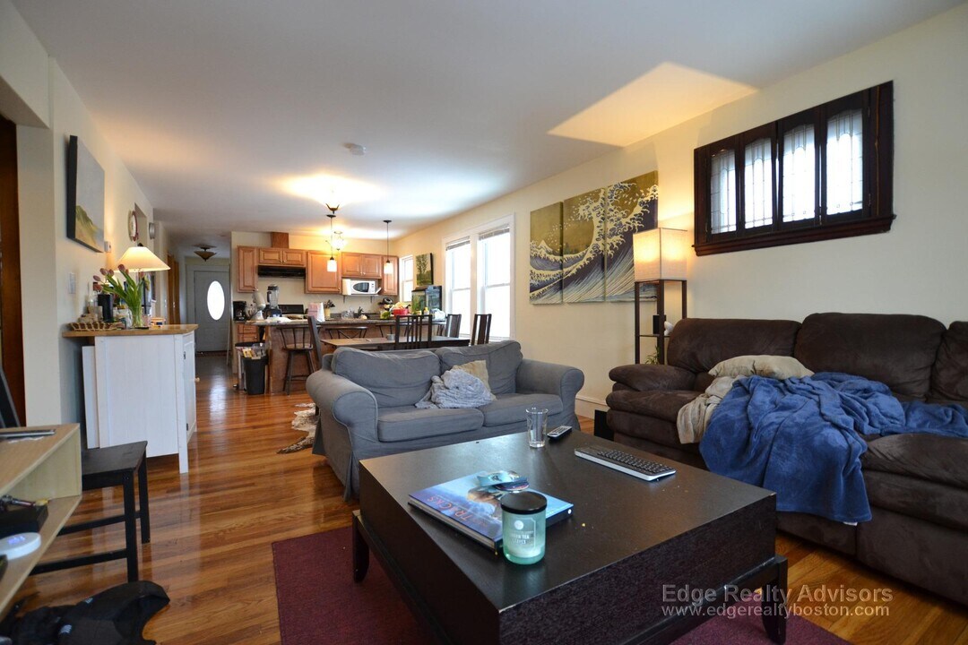 12 Donnybrook Rd in Boston, MA - Foto de edificio