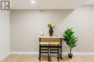 194 Willow Creek Cir in Ottawa, ON - Building Photo - Building Photo