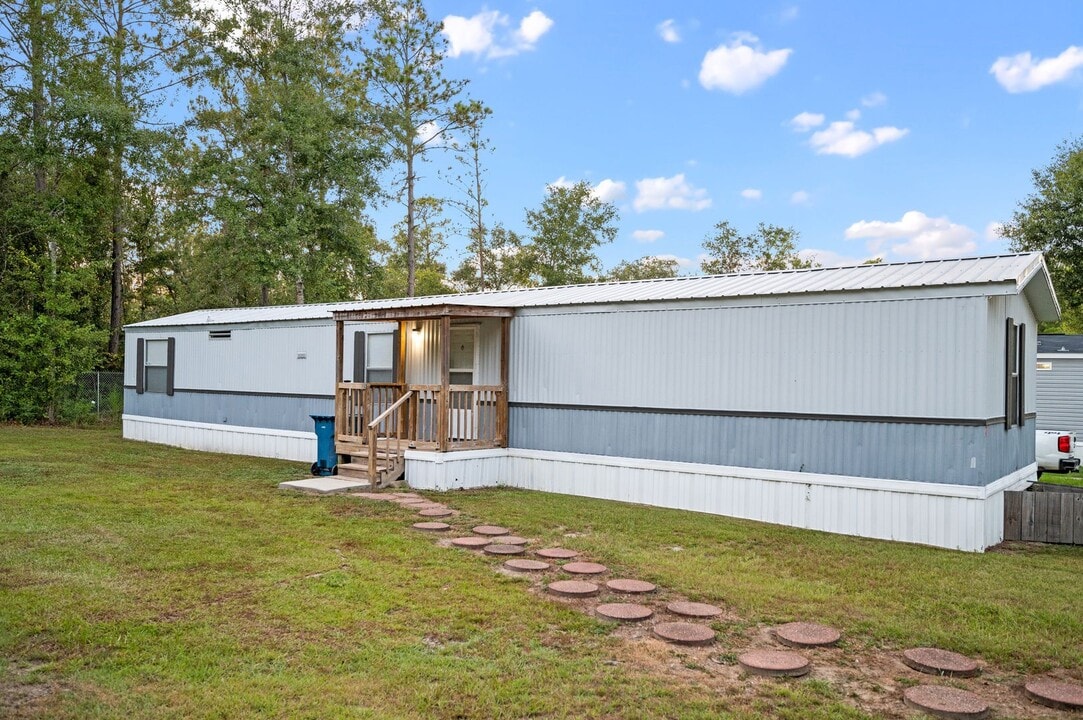25270 Pompano Dr in Elberta, AL - Building Photo