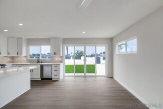 6201 Romo St, Unit 6201 Romo in San Diego, CA - Foto de edificio - Building Photo