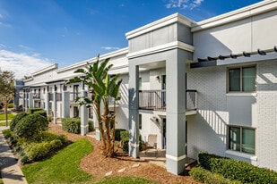 The Q at Maitland in Maitland, FL - Building Photo