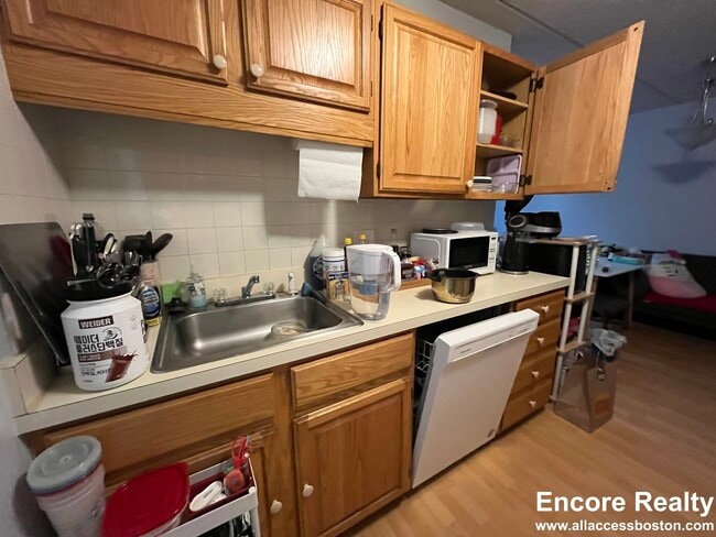 80 Gardner St, Unit 33 in Boston, MA - Foto de edificio - Building Photo