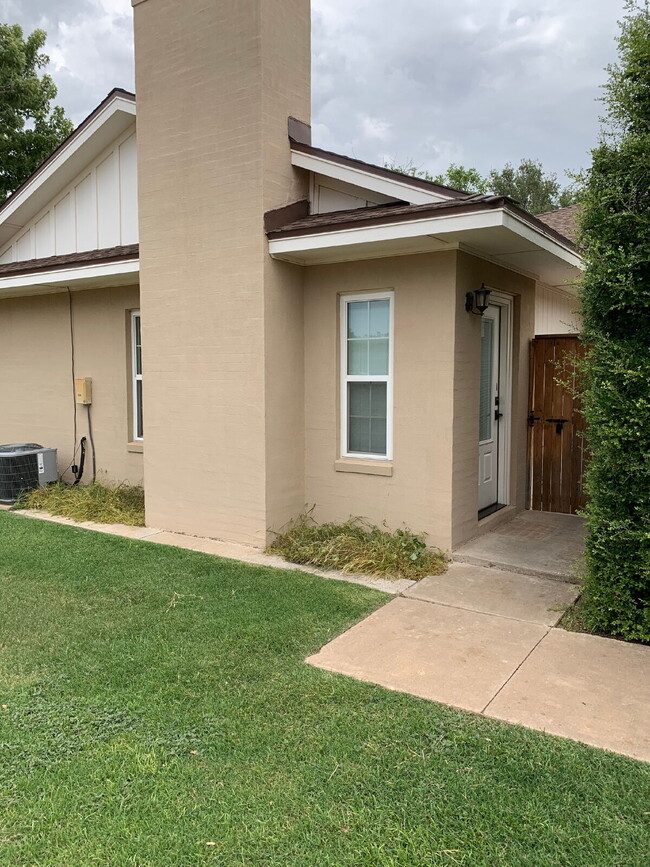 3235 64th St in Lubbock, TX - Foto de edificio - Building Photo