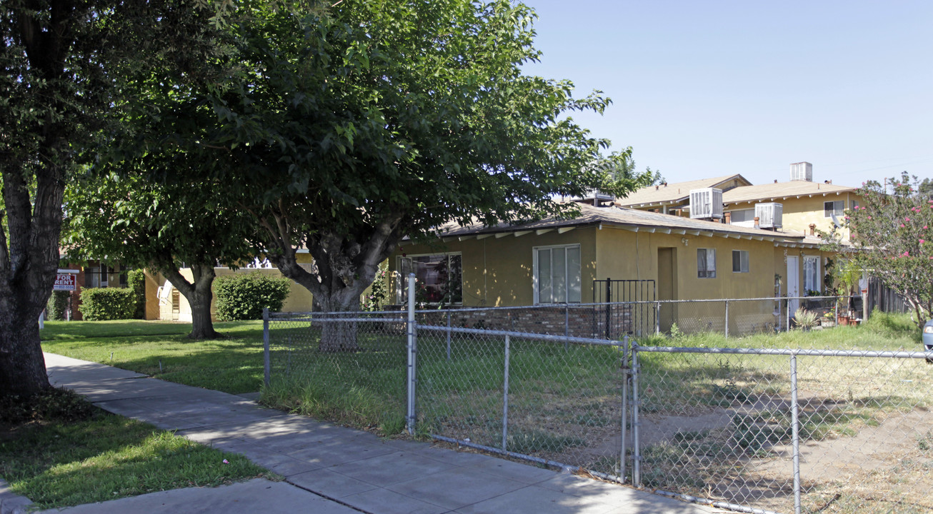 229 N Palm Ave in Rialto, CA - Building Photo