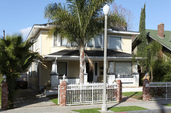 1035 Cedar Ave in Long Beach, CA - Foto de edificio - Building Photo