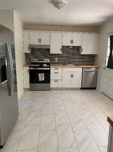 325 Comet Dr in Hendersonville, NC - Building Photo - Building Photo