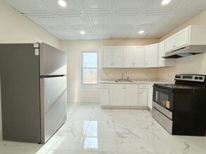 210 Center Ave in Plymouth, PA - Building Photo - Building Photo