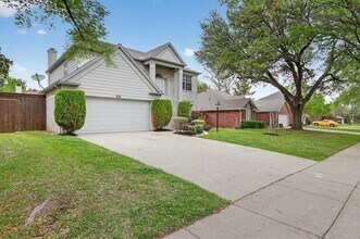 526 Newberry St in Grand Prairie, TX - Building Photo - Building Photo