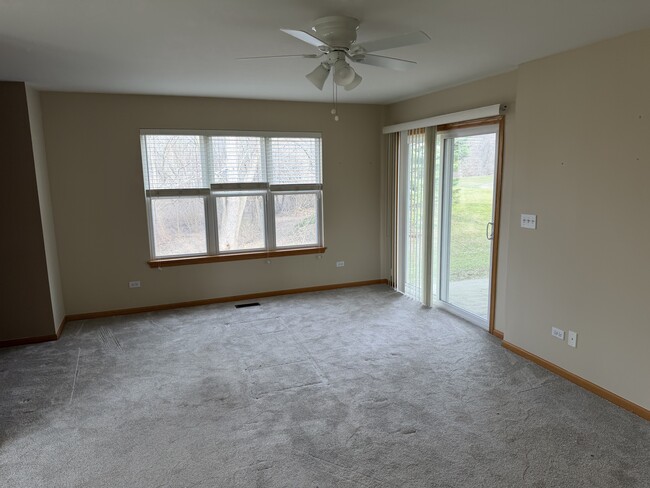 39764 N Tee Side Ct in Antioch, IL - Foto de edificio - Building Photo