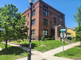 702 20th St in Des Moines, IA - Building Photo
