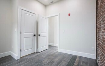 604 Massachusetts Ave, Unit R3 in Boston, MA - Foto de edificio - Building Photo