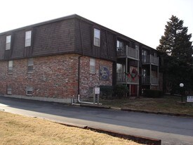 Bear Garden Apartments in Springfield, MO - Building Photo