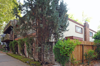 2422 F St in Sacramento, CA - Building Photo - Building Photo