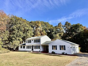 288 Leonard Bridge Rd in Lebanon, CT - Building Photo - Building Photo