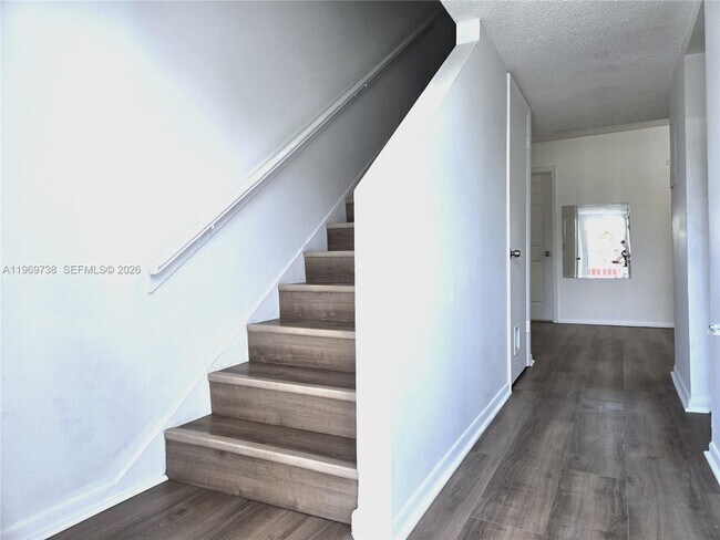 300 NW 107th Ave in Miami, FL - Building Photo - Building Photo