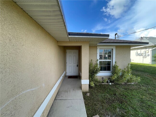 1619 SW 33rd St in Cape Coral, FL - Building Photo - Building Photo