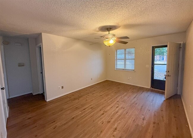 733 W Perry Dr in Mustang, OK - Building Photo - Building Photo