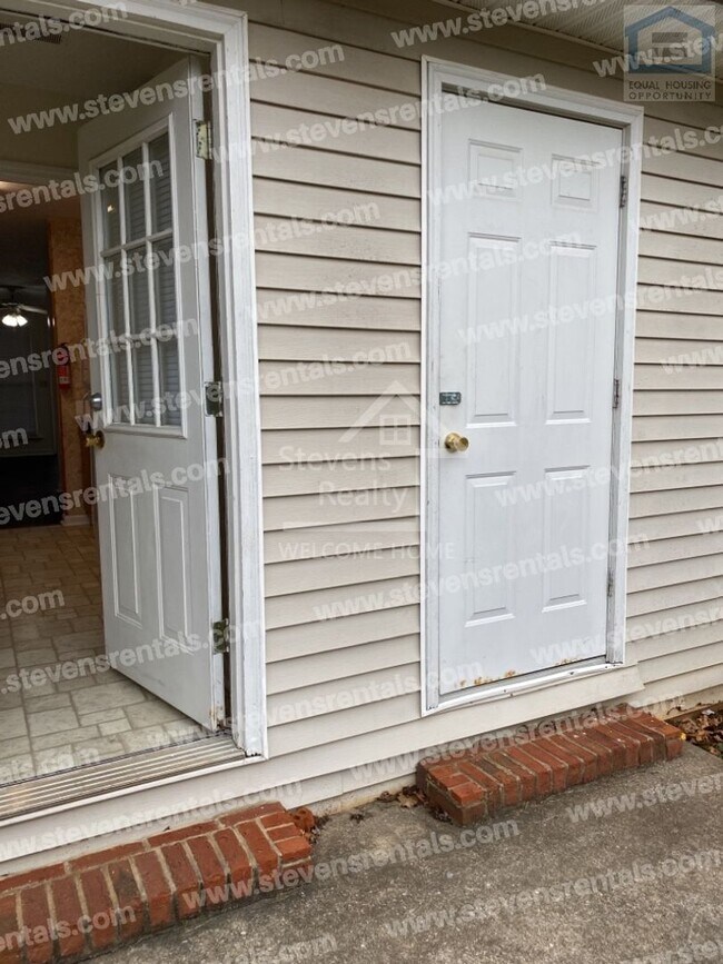 306 Oriole Dr in McMinnville, TN - Building Photo - Building Photo