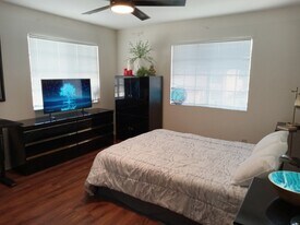 3323 California Ave, Unit 3323  House Share in Signal Hill, CA - Building Photo