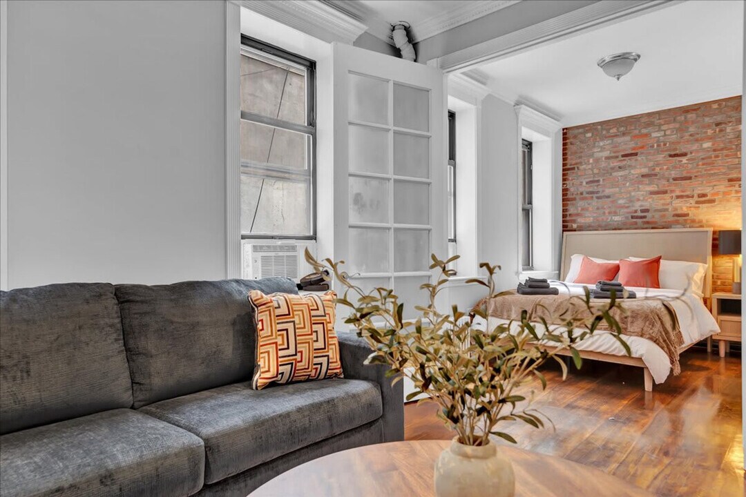 346 E 18th St in New York, NY - Building Photo