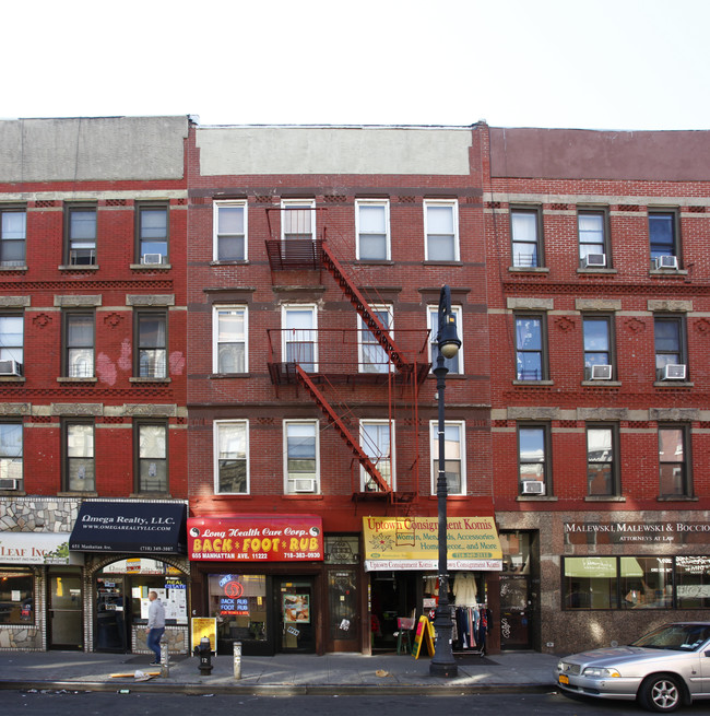 655 Manhattan Ave in Brooklyn, NY - Foto de edificio - Building Photo
