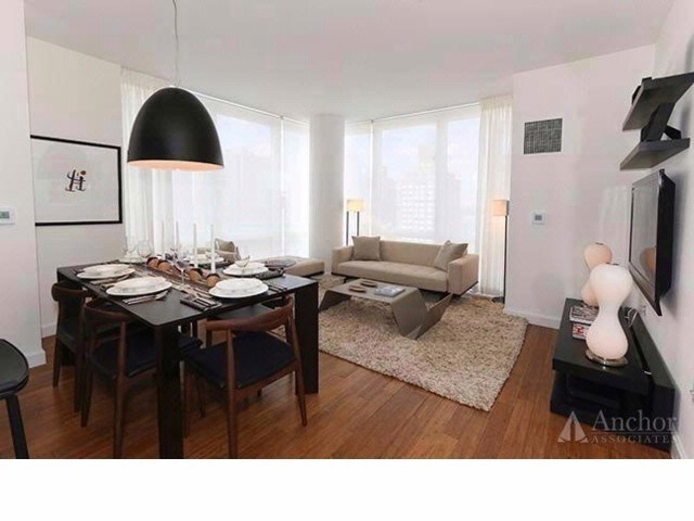 320 W 38th St-Unit -409 in New York, NY - Building Photo