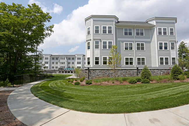 Colonial Pointe at Franklin Lakes in Franklin Lakes, NJ - Building Photo - Building Photo