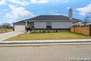 141 Woodbridge Dr in La Vernia, TX - Building Photo - Building Photo