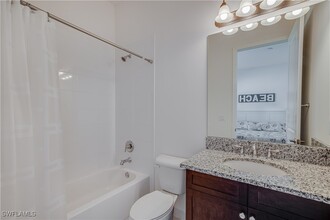 4549 Azalea Dr in Naples, FL - Foto de edificio - Building Photo