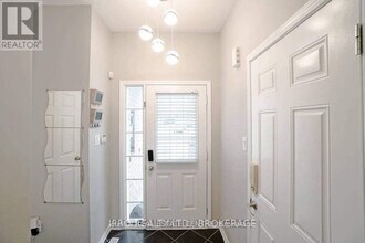 250 Woodley Cres in Milton, ON - Building Photo - Building Photo