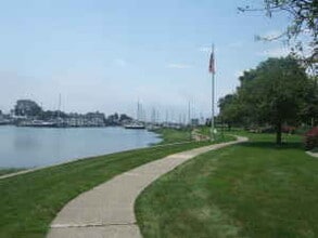 199 Gregory Blvd, Unit F 7 in Norwalk, CT - Foto de edificio - Building Photo