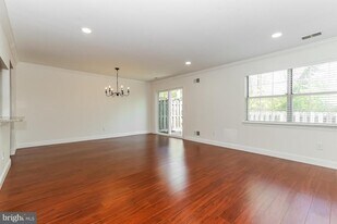 2 Salisbury Ct in Bordentown, NJ - Building Photo