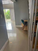 8897 Fontainebleau Blvd in Miami, FL - Building Photo - Building Photo