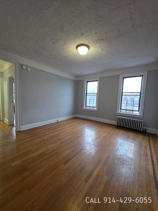 15 Locust Hill Ave in Yonkers, NY - Building Photo