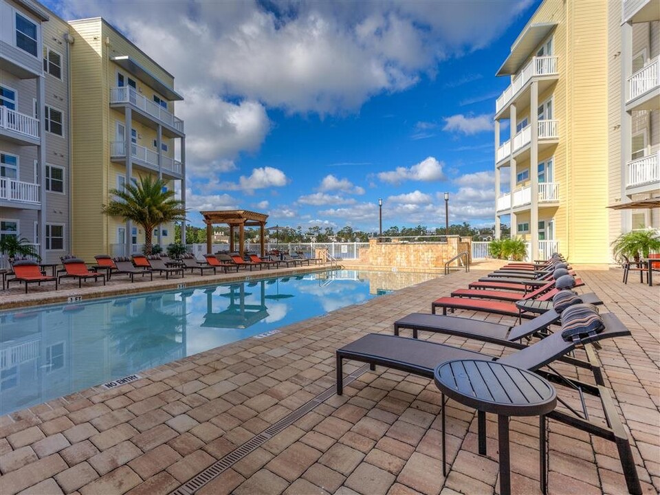 Lake Lofts at Deerwood in Jacksonville, FL - Building Photo