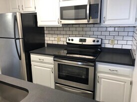 220 Broadway Ave S, Unit 1007