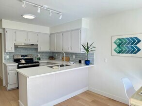 Sherman Oaks Apartments in Sherman Oaks, CA - Building Photo - Building Photo