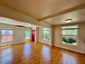 1226 S Mullen Ave, Unit 1226.5 in Los Angeles, CA - Foto de edificio - Building Photo