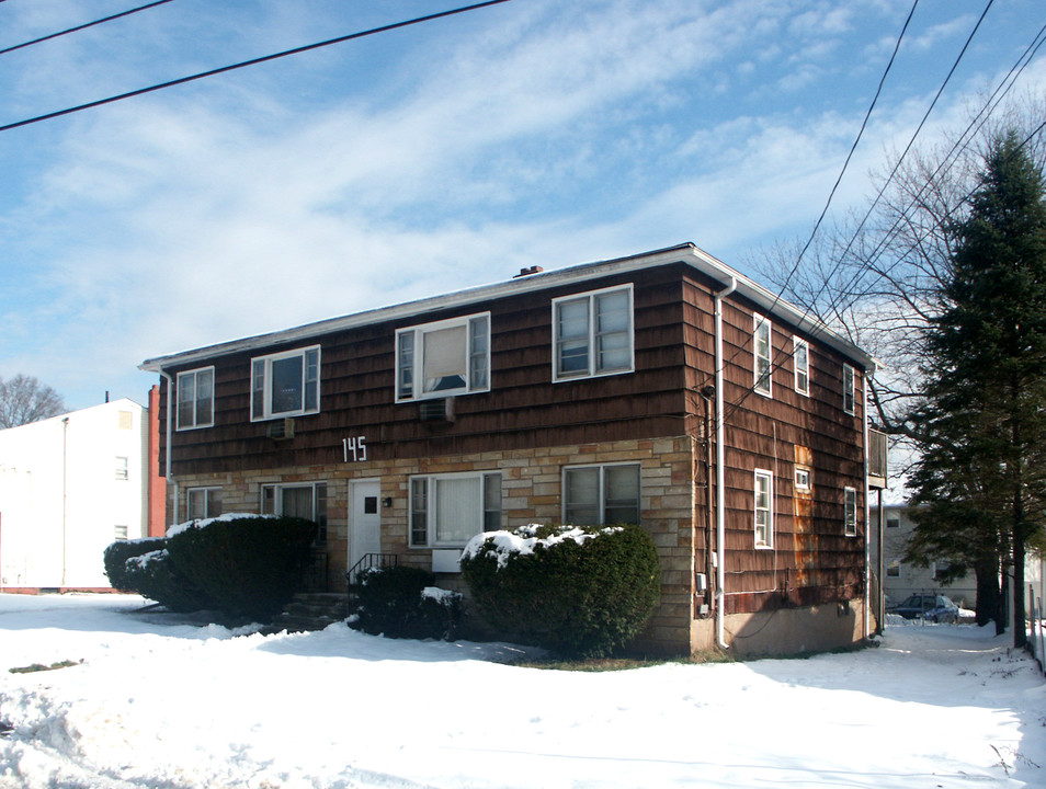 145 Dogburn Rd in West Haven, CT - Building Photo